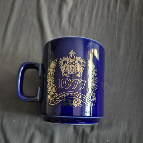 Hornsea queen mug elizabeth - elizabeth, ii