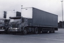 B/W PHOTO: KIDDS TRANSPORT (LANCASTER) SCANIA 112 ARTIC CURTAINSIDE TRAILER