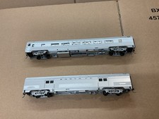 WALTHERS HO SCALE PASSENGER COACH CARS 2X SANTE FE AT&SF SILVER COACHES NICE !
