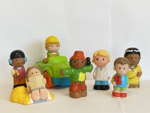 Happyland figures plus car - figures,