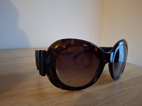 Gorgeous new condition genuine - new,