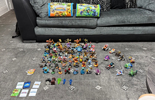 Huge skylanders lot - lot, figures