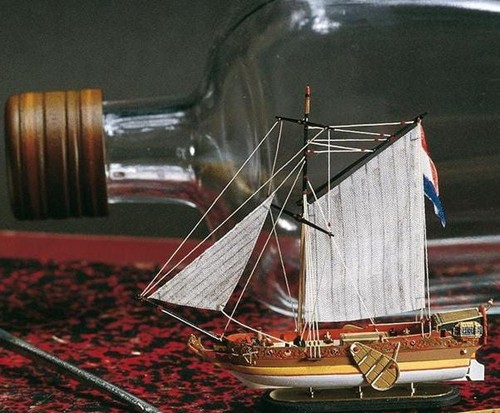 Amati 300 scale - 1/300, golden