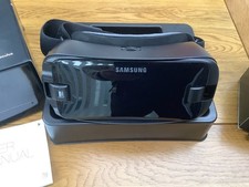 Samsung Galaxy Gear VR Virtual Reality Headset with Controller