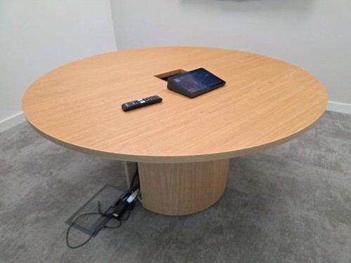 Round oak meeting table - table, –