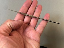 Vintage No5 1/2 decorated crochet hook