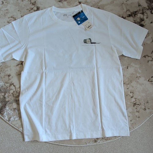 Uniqlo kaws white - uniqlo,
