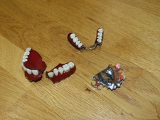 BV68: Small Collection of Vintage Dentures /  Teeth