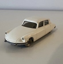 Lego HO 1:87 Scale - Citroen DS19  - White with headlights 