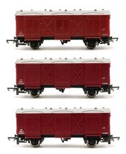 WRENN 'OO' GAUGE RAKE OF 3