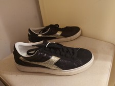 DIADORA HERITAGE NAVY AND GOLD LEATHER TRAINERS UK SIZE 7/EU 40.5 NEW