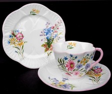 VINTAGE SHELLEY PINK EDGED 'WILD FLOWERS' DAINTY SHAPE TRIO