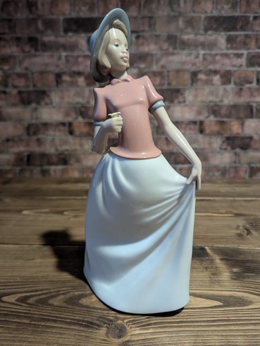 Nao lladró figurine he - by, “he