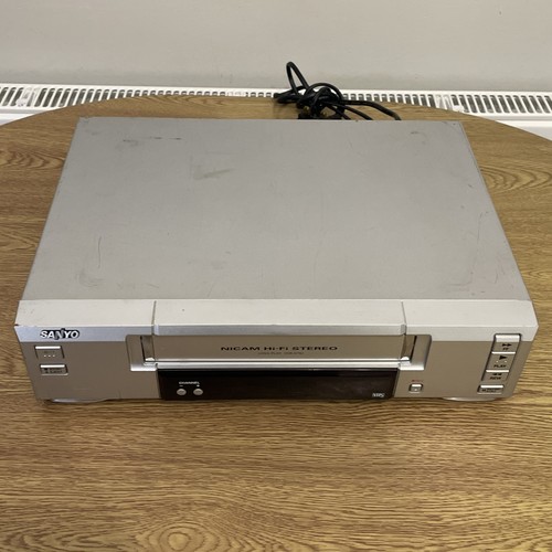Sanyo video cassette player - video,