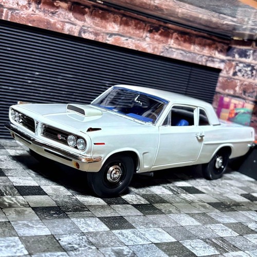 Highway61 pontiac le - 1/18,