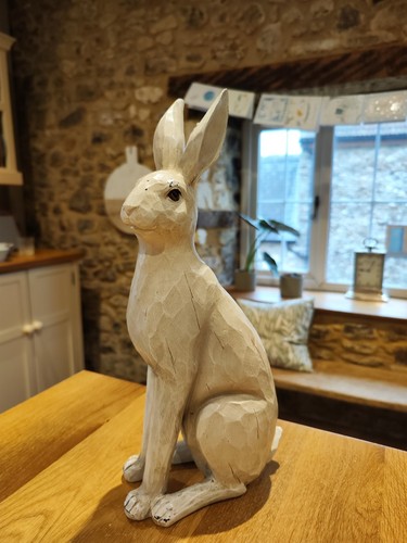 Large country cream hare - country,