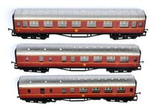 Model railway carriages