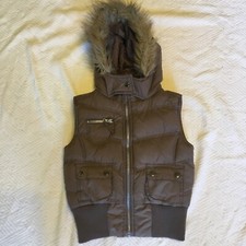 GIRLS AGE 9-10 YEARS MOCHA COLOURED FUR TRIMMED HOODED GILET/BODY WARMER VGC A5