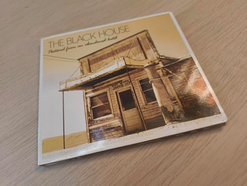 The black house - black, ‎–