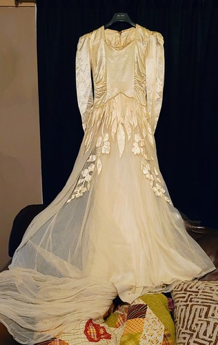 Vintage 1940 liquid ivory - vintage, 1940's