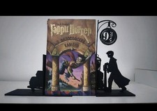 Harry Potter platform 9 and