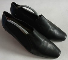 WOMENS FOOTGLOVE BLACK LEATHER WIDE FIT SLIP ON SHOES. SIZE UK 6.5