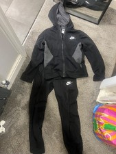 boys black and grey nike