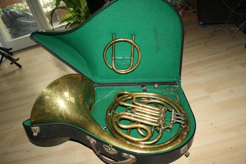 Vintage french horn royal - french,