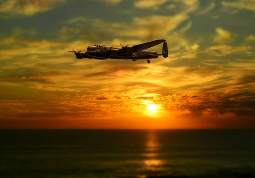 Bbmf avro lancaster - lancaster, sunset