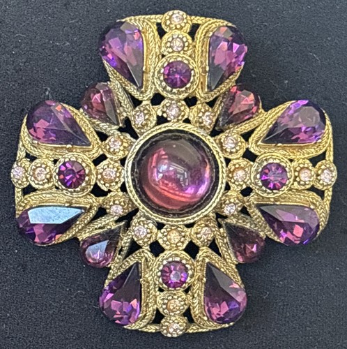 Sphinx vintage brooch pendant - sphinx,