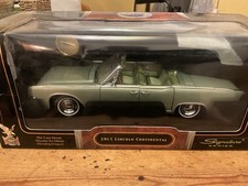 2005 Road Signature 1/18th Scale 1961 Lincoln Continental Diecast Model Unopened