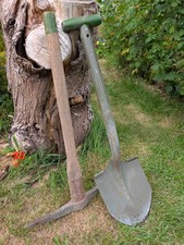 Land Rover 101 Pioneer Tools