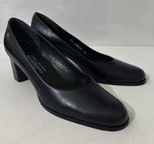 STUART WEITZMAN Russell