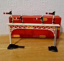 Hornby R.140 Signal Gantry
