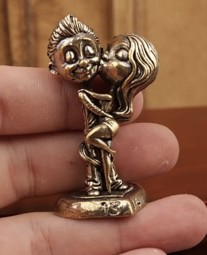 Brass statuette couple in - statuette,