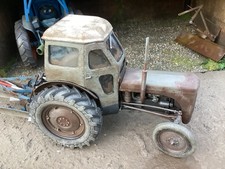 Universal Hobbies 1/16 Tractor