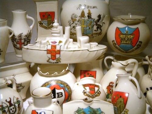 Crested china selection b33 - crested,