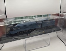 Amercom Class A4 No 4468 Mallard Locomotive Model Train on 15" track stand