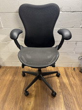 READ ADD  Herman Miller Mirra 2 Chair Graphite Butterfly Back Mesh Seat