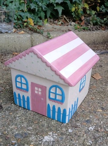 Pretty ceramic house cottage - pretty,
