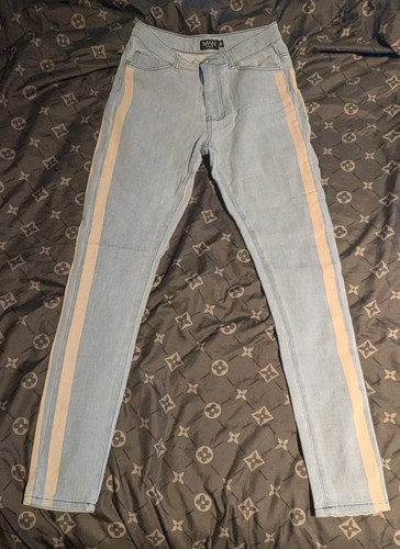 Boohooman light wash - wash, side