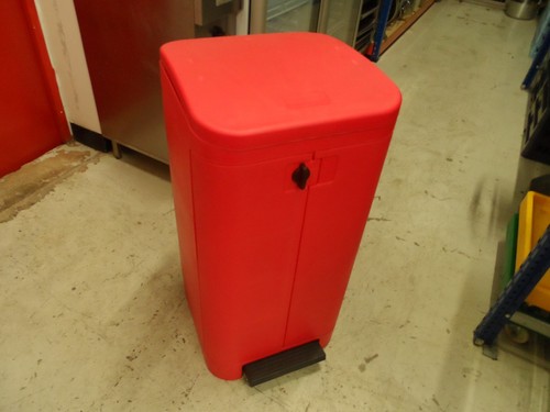 New boxed rubbermaid - new,