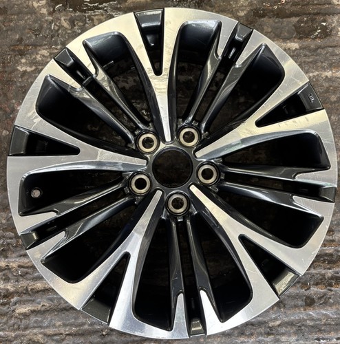 Genuine toyota yaris - 18",