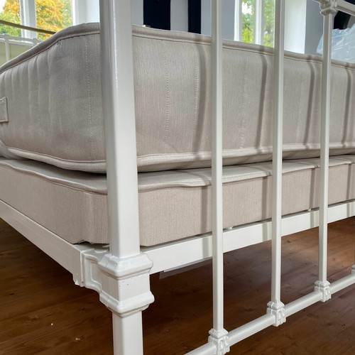Sprung bed base for - base,