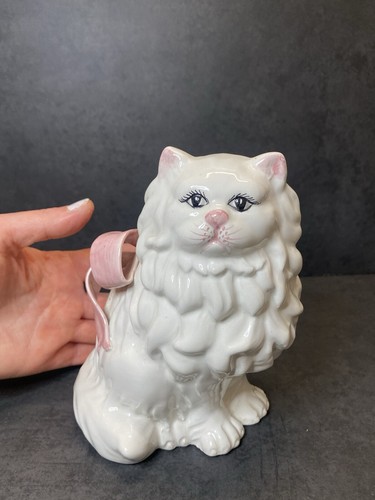 Persian cat figurine whte - ,