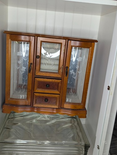 Vintage wood jewelry box - box, with