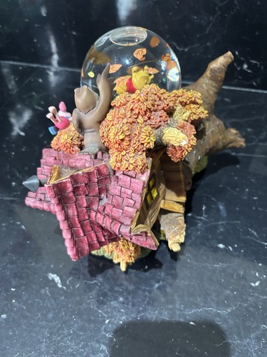 Winnie the pooh snow globe - pooh,