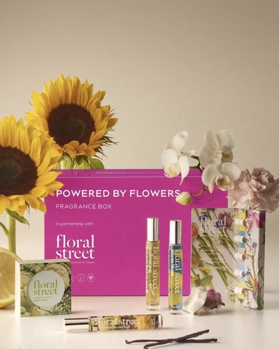 Fab floral street - street, by