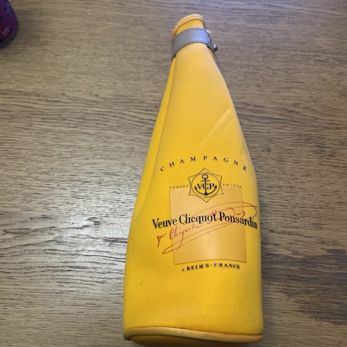 Veuve clicquot champagne - clicquot,