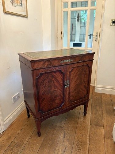 Mahogany cabinet with - tv,